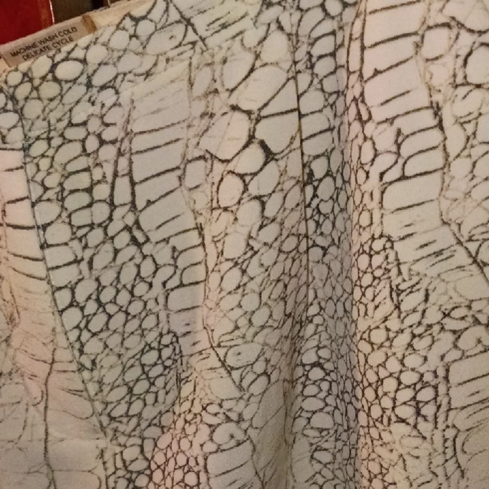Philosophy White Textured Look Shorts - Picture 4 of 7